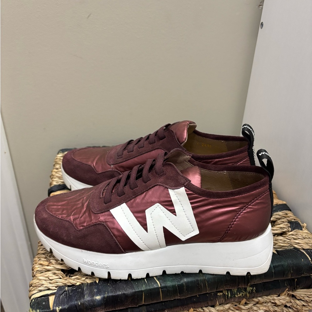 Wonders brand Sneakers with White Accents